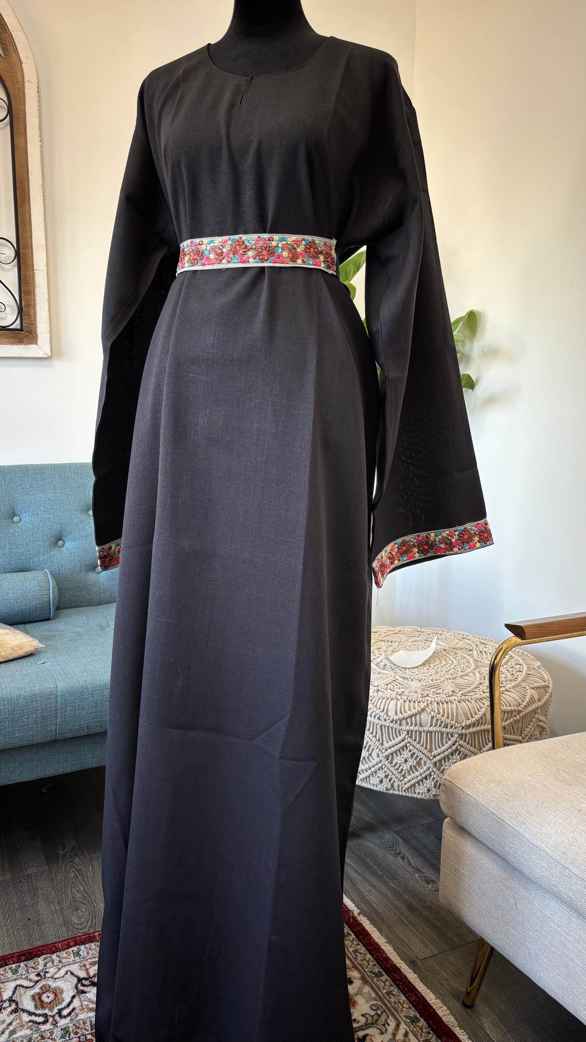 Elegant Black Flower Abaya Dress with Belt - Acadia House
